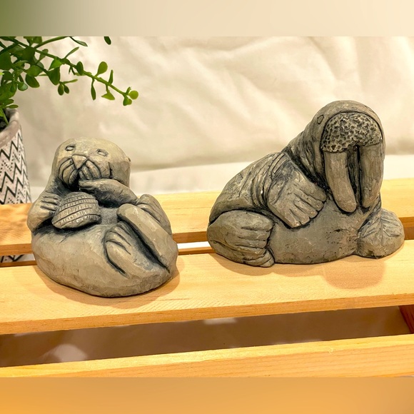 Greige Skagway, Alaska Cute Animal Souvenir Sculpture Set. Walrus & Sea Lion. - Picture 1 of 6